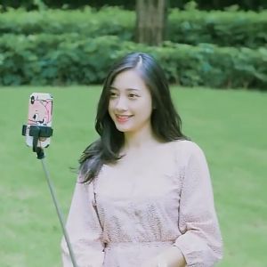 FGCLSY Monopod Remote Shutter Fill Light for iPhone Samsung Xiaomi Phone Holder Mini Tripod Wireless Bluetooth Selfie Stick