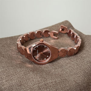 Elegant Small Dial Womens Watch Fashionable Minimalist Design Luxury Bracelet Style Compact Precision High-End Sensation