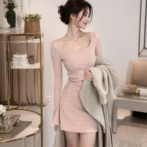 ชุดเดรสสั้นถักเอวสูงแขนกระดิ่งคอเหลี่ยมเซ็กซี่สำหรับผู้หญิงในฤดูใบไม้ร่วงและฤดูหนาว เสื้อผ้าทำงานสไตล์เกาหลี