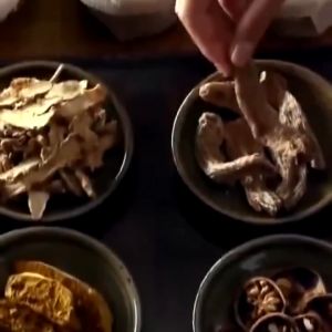 Hair growth shampoo Anti hair loss shampoo Shampoo rambut gugur 300ml/box Anti hair loss/Fast hair growth/Anti dandruff/Control oil/Relieves scalp itching