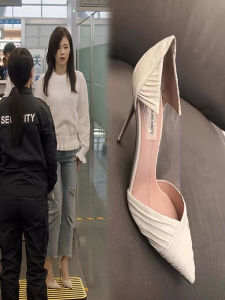 รองเท้าส้นสูงทรงหัวแหลมสีขาว ทรงสลิมสไตล์ใหม่ ฤดูใบไม้ผลิ 2024 รองเท้าส้นเดี่ยวผู้หญิง พื้นยาง พื้นในนิ่ม รองเท้าสวมสบาย สไตล์ยุโรป