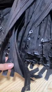 2 sợi Dây khóa kéo nhựa chống từ - may áo bảo hộ