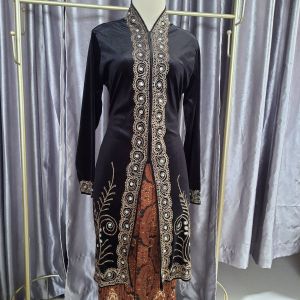 Kebaya selutut engkol permata