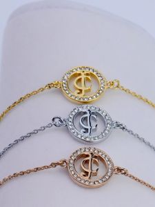 สร้อยข้อมือโลหะผสมชุบทองแบบเปิดโล่งตัวอักษร แหวนรูปวงกลมประดับเพชรเทียม แฟชั่นหรูหรา เครื่องประดับสำหรับผู้หญิง