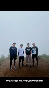 kaos pria distro kekinian baju kaos pria dewasa baju distro pria casual kaos distro combad 30s 100%