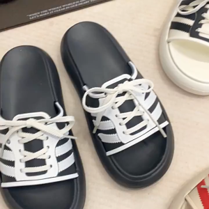 UoMeAi Sandal Slop Jelly Wanita Kekinian Karet Model Wanita Rumah Slipper Sandal Outdoor