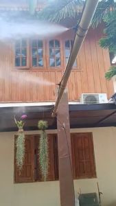 สั่งผ่านมือถือ ชุดพ่นหมอกแรงจัด22บาร์ ตัวTop เรื่องความแรง คุ้มค่าเงิน สวยงาม รับประกันเงียบมาก หัวพ่นมีกรอง หมอกละเอียดสะใจฟุ้งตัวระดับไมครอน เครื่องพ่นหมอก เครื่องพ่นหมอกแรงๆ - Lazada