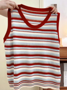 เสื้อกั๊กถักลายทางสีแดงผลไม้สำหรับผู้หญิงในช่วงฤดูร้อน เสื้อกั๊กแบบบาง ไม่มีแขน สายเดี่ยว คอกลม สไตล์เกาหลี แฟชั่นวินเทจ