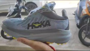 Sepatu Running Hoka Challanger ATR7 Sepatu Sneakers Pria Running Sepatu Olahraga Pria Sepatu Pria Casual Terbaru Sepatu Cowok Sepatu Lari
