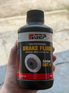 UMW GEP Brake Fluid Amber DOT 4 (500ml) Universal And Clutch Fluid
