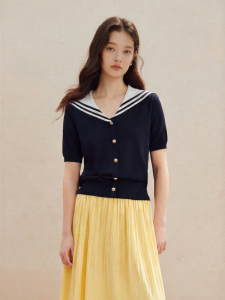 INMAN | Short Sleeve Thin Knitted Top Slim Fit Contrast Color V-neck Blouse