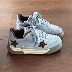 Misty Blue Star Shoes Cross Buckle Fashion Single Shoes for Young Women Daily Wear round Toe mid Heel Rubber Outsole