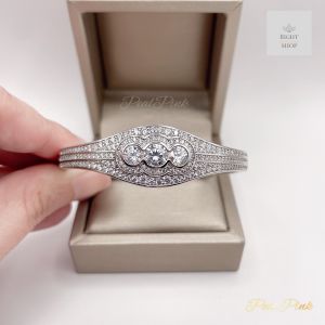 กำไลข้อมูลเพชร สีทองขาว ประดับเพชร ล้อมเพชร บ่าข้าง เรียงห้า 18.5cm