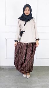 SET HANBOK ROK BATIK ADHIKARA ATASAN LATTE WANITA KEKINIAN TERBARU 2024 SET BATIK EKSKLUSIF SVJ