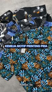 Kemeja Motif Printing Distro Hem Cowok Katun Lengan Pendek Motif Koran Kekinian