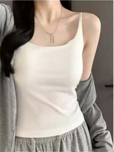 เสื้อกล้ามสายเดี่ยวแบบปรับได้สีเทาพร้อมแผ่นเสริมหน้าอกสำหรับผู้หญิงในช่วงฤดูร้อน เสื้อชั้นในสีขาว ใส่ได้ทั้งในและนอก ทรงเข้ารูป เสื้อผ้าทำงาน