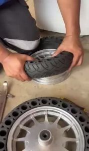 ยางตัน 300-8 สำหรับรถไฟฟ้า