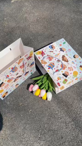 Crayon Shin-chan งของขวัญ ถุงกระดาษน่ารัก ถุงกระดาษหูหิ้ว ถุงกระดาษ ถุงของขวัญ ถุงกระดาษน่ารัก กระเป๋าถือสุดสร้างสรรค์