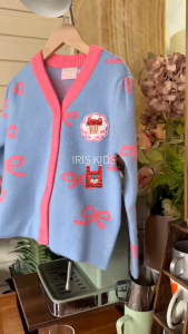 【พร้อมส่ง จำนวนจำกัด】「สินค้าลิขสิทธิ์แท้」IRIS KIDS 25 autumn Bebe series IKS33030 little kat bow series เสื้อผ้าสไตส์เกาหลี ผ้านุ่ม ใส่สบาย