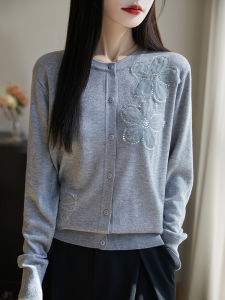 เสื้อคาร์ดิแกนถักผ้าขนสัตว์สำหรับผู้หญิงระดับไฮเอนด์ ทรงเข้ารูป สไตล์ใหม่ ฤดูใบไม้ผลิ 2025 เสื้อคลุมกันหนาวแขนยาวคอโปโล