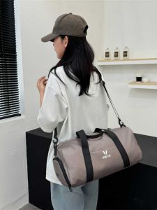 กระเป๋าใส่ชุดว่ายน้ำสำหรับผู้หญิง ความจุขนาดใหญ่ แยกส่วนแห้งและ�ด น้ำหนักเบา กันน้ำ กระเป๋าสะพายข้างสำหรับออกกำลังกาย กระเป๋าใส่ของสำหรับเดินทาง