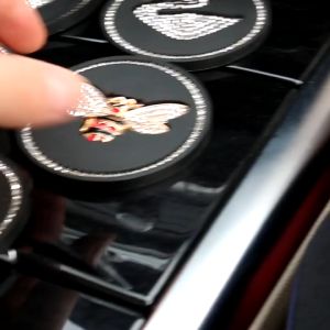 1 Chiếc Đế Lót Hộc Đựng Cốc Hình Con Vật Đính Đá Nổi Bật Chống Bụi Bẩn