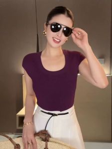 เสื้อยืดคอกลมแขนสั้นผู้หญิงสีม่วง ทรงสลิมฟิต ทรงเข้ารูป ดีไซน์เก๋ไก๋ เสื้อผ้าทำงานลำลอง ผ้าฝ้ายผสมโพลีเอสเตอร์