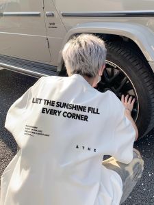 เสื้อยืดแขนสั้นหลวมๆ สำหรับผู้ชาย ทรงหลวมๆ สไตล์อเมริกัน สีขาว ทรงหลวมๆ สำหรับนักเรียน ฤดูร้อน 2025 แบรนด์ใหม่