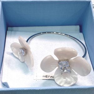 Fashionable Pure Silver Bracelet with Iris Flower Design Stackable Open Hand Ring Womens Jewelry Luxury Gift Item