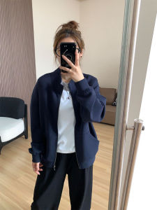 YUFUQING | เสื้อแจ็คเก็ตคาร์ดิแกนคอตั้งแขนยาวหลวมๆ สำหรับผู้หญิง ฤดูใบไม้ร่วง 2024 เสื้อคลุมกันหนาวแบบสวมหัวสไตล์อเมริกันขนาดเล็ก