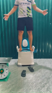 Bồn cầu vệ sinh khửi mùi chồng trượt cho người già và bà bầu M01 tải trọng 100kg tay vịn chắc chắn tựa lưng êm ái