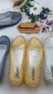 Giày nhựa dẻo thời trang nữ Cuocsongvang dập hoa cúc GLG123 êm chân chống trượt