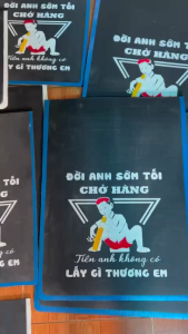 Chắn bùn xe tải mẫu CẬU BÉ HÚT THUỐC được làm bằng chất liệu băng tải bố dù cao cấp bền đẹp. 1 cặp gồm 2 cái.