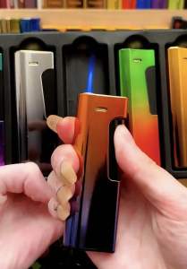 Combo 5cái Bật lửa khò vỏ kim loại thời trang Nghiêng bật chống gió bật lửa nhiều màu sắc bơ..m g.a được khi hết