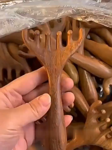 FR-C1370 Sisir Pijat Kepala Motif Kayu / Sisir Tanduk Rusa Menggaruk Kulit Kepala Head Massager