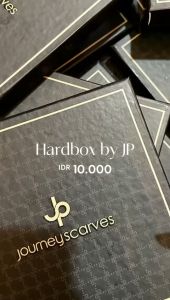 HARD BOX DAN PAPEG BAG HIJAB JOURNEY DEENAY MANDJA EXLUSIVE HAMPERS