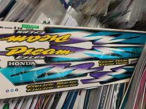 Bộ tem Dream lùn 98 màu xanh hàng nhập Thái Lan chât lựợng cao dành trang trí riêng cho dòng xe này tem in lụa tẩy phim lên màu ánh kim loại zin theo xe giá bán cực tốt bán lẻ như bán sỉ