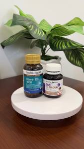 Combo Canxi Sữa Healthy Care Kids Milk Calcium 60 Viên & Vitamin D3 1000 IU Herbs of Gold 120 Viên – Hỗ Trợ Xương Răng Phát Triển Chiều Cao Cho Bé