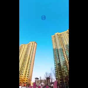 Mainan Spinner Bola Tangan Mainan Bola UFO Terbang Hadiah Anak Permainan Lampu Plastik Led Toys