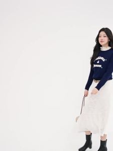SEIFINI | Contrast Color Circle Embroidered Letter Knit Sweater
