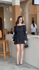 เดรสเปิดไหล่ สาวเวียด แขนยาวปลายแขนมีทรงบานออกนิดๆ ช่วงเองทำสม็อครอบตัว ชุดเดรสแฟชั่น