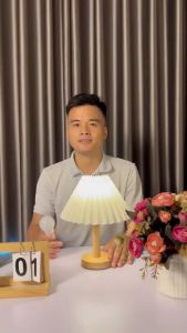 Đèn ngủ để bàn trang trí phòng ngủ siêu đẹp phong cách hàn quốc đế gỗ chao vải hoa văn nhiều màu sắc DN004