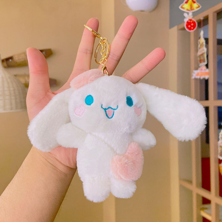 ใหม่การ์ตูน Kawai Cinnamoroll ของเล่นตุ๊กตาจี้ตุ๊กตาพวงกุญแจรถพวงกุญแจกระเป๋าแขวนกระเป๋าเป้สะพายหลังกระเป๋าจี้