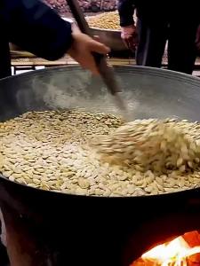 Xinjiang Premium Large Pumpkin Seeds Original Salt and Pepper Flavor