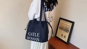 Tas Jinjing Bahu Kanvas Wanita Model Serut Stylish Simple Import – Muat Banyak & Ringan