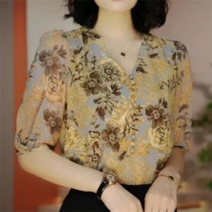 เสื้อยืดแขนสั้นผู้หญิง ทรงหลวม สไตล์เกาหลี คอวี พิมพ์ลายดอกไม้ ทรงเข้ารูป เสื้อเชิ้ตผู้หญิง แฟชั่นฤดูร้อน ลดอายุ กระชับสัดส่วน