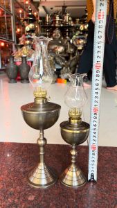Đèn dầu bằng đồng màu nâu bóng cao 28cm và 35cm (tính cả bóng)