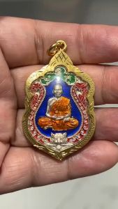 K891 เหรียญหลวงพ่อพัฒน์ หลวงพ่อพัฒน์ วัดห้วยด้วน รุ่น อำนาจ โชคลาภ บารมี เนื้อโลหะ ชุบ เงิน ลงยา เลี่ยม กรอบทองไมครอน ฉลุลาย ขนาด 4.5x3 cm. วัตถุมงคล พร้อมส่ง