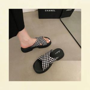 NDDshop NEW Arrival รองเท้าเสริมส้นสำหรับผู้หญิง งานมาใหม่ แกก็สวยเกิ๊น ดีเทลแบบสวม สายไขว้ พื้นหนา วัสดุยางคุณภาพ กันน้ำ กันลื่น ทนทาน สวมใส่ใช้งานได้ทุกโอกาส