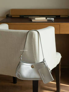 Silver Lock Buckle Shoulder Bag Cowhide Minimalist Commuter Dumpling Bag Tote Bag Soft Handle Womens Bag Rectangular Shape